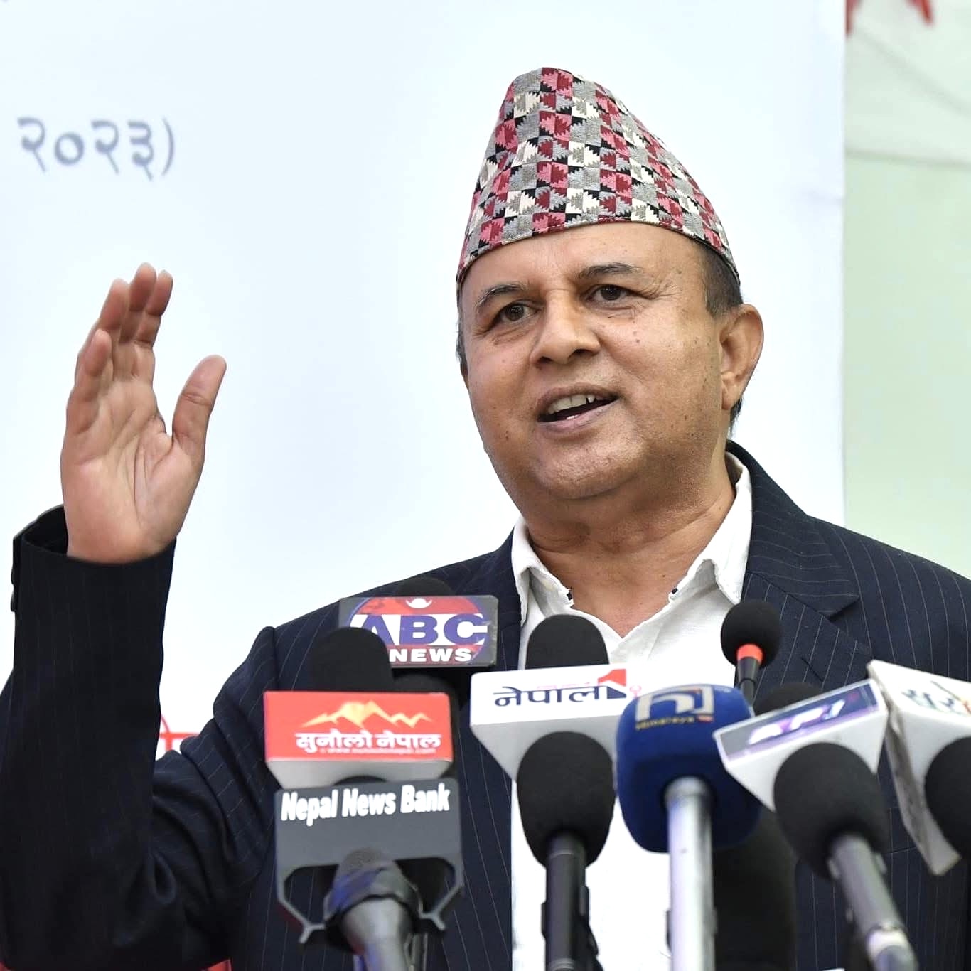 एमाले महासचिव पोखरेलले बेलायत आउनु अघि भेटे राजदूत